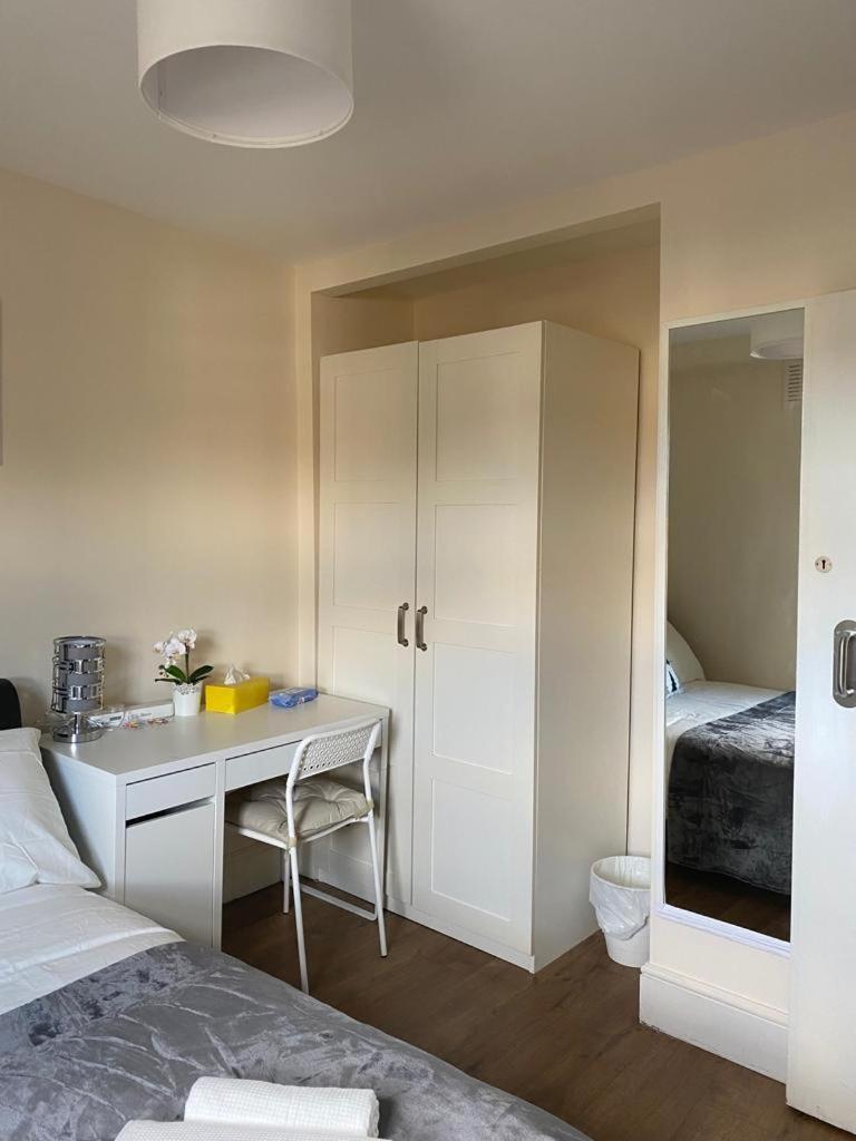 Lovely Private Rooms In Camden, Central London Bagian luar foto