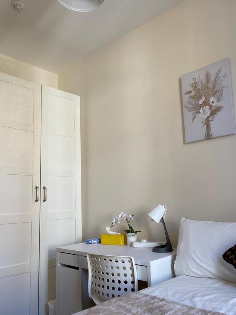 Lovely Private Rooms In Camden, Central London Bagian luar foto